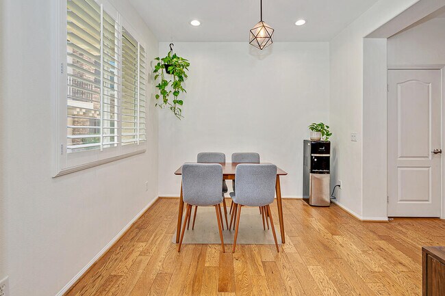 Building Photo - 28032 Catherine Dr