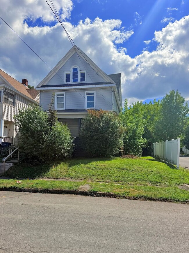 Building Photo - 1123 W Belden Ave