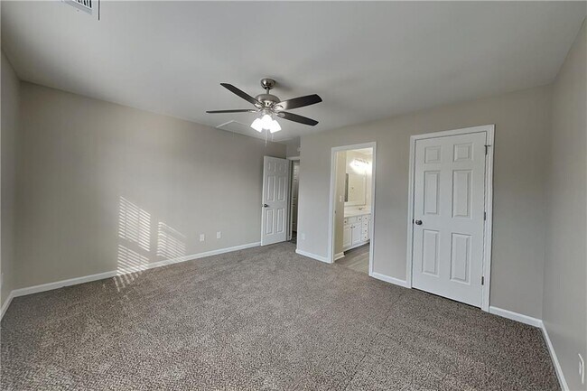 Building Photo - 401 Martin Field Ct