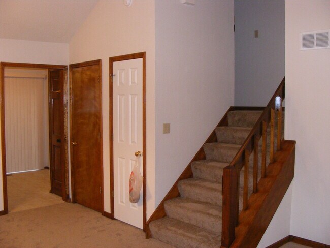 Building Photo - 504 NE Green St