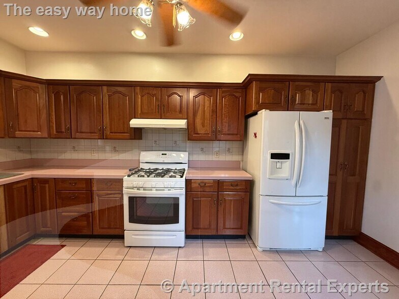 Building Photo - 25 Putnam St