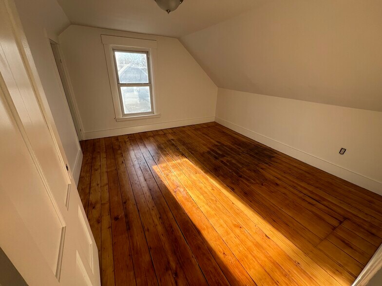 Building Photo - 104 Harrison St