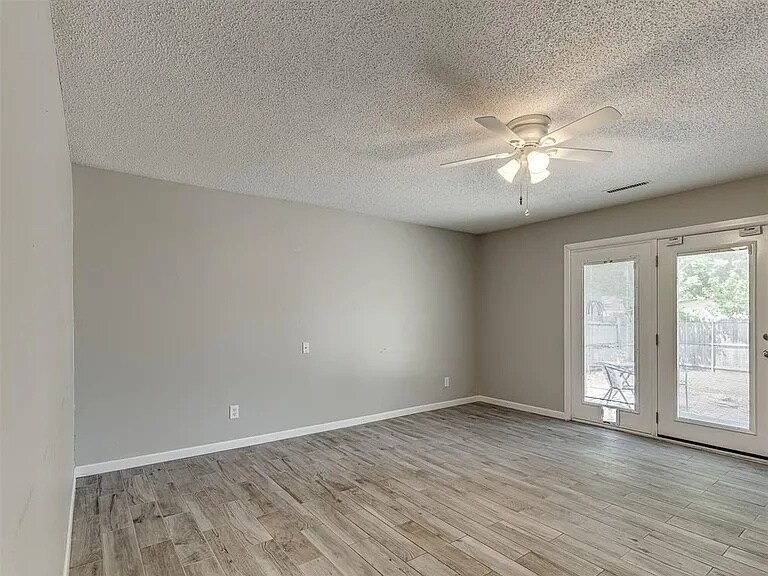 Building Photo - 4709 Newport Dr