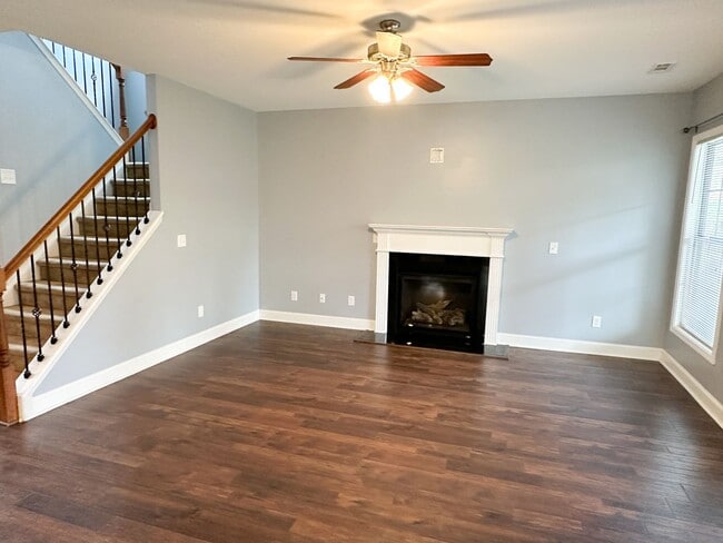 Building Photo - Stunning 5 bedroom 3.5 bath home in the highly desirable Rocky Hill area