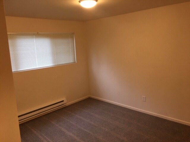 Building Photo - Corner Manor Apartments - 1 bedroom