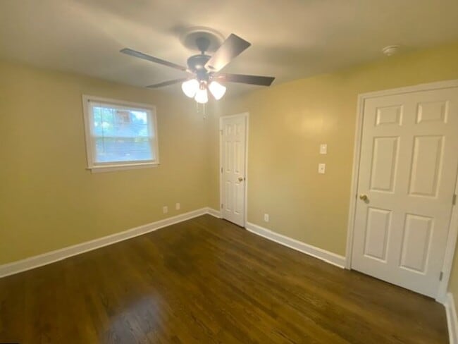 Building Photo - 100% Renovated! 3 Bedroom/1.5 Bathroom!