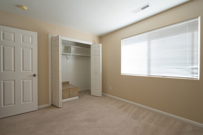 Building Photo - Utilities Included! Beautiful 2 Bedroom Townhome in Ivins
