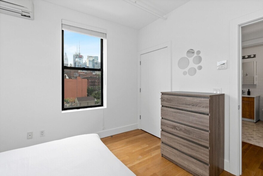 Building Photo - 517 W 45th St