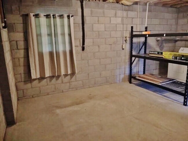 Building Photo - 3 Bed / 2 Bath Single Family Townhome