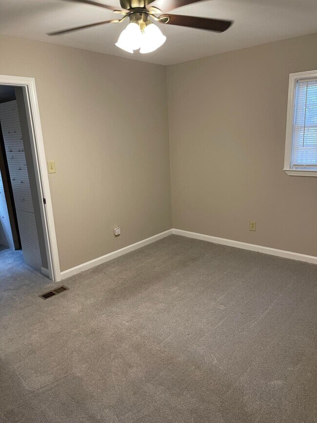 Master with Walkin Closet - 1111 Mathews St SW