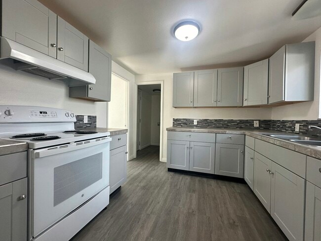 Primary Photo - 827 16th St