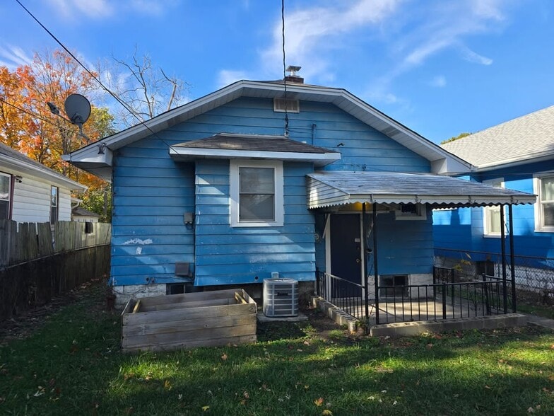 Building Photo - 709 N Drexel Ave