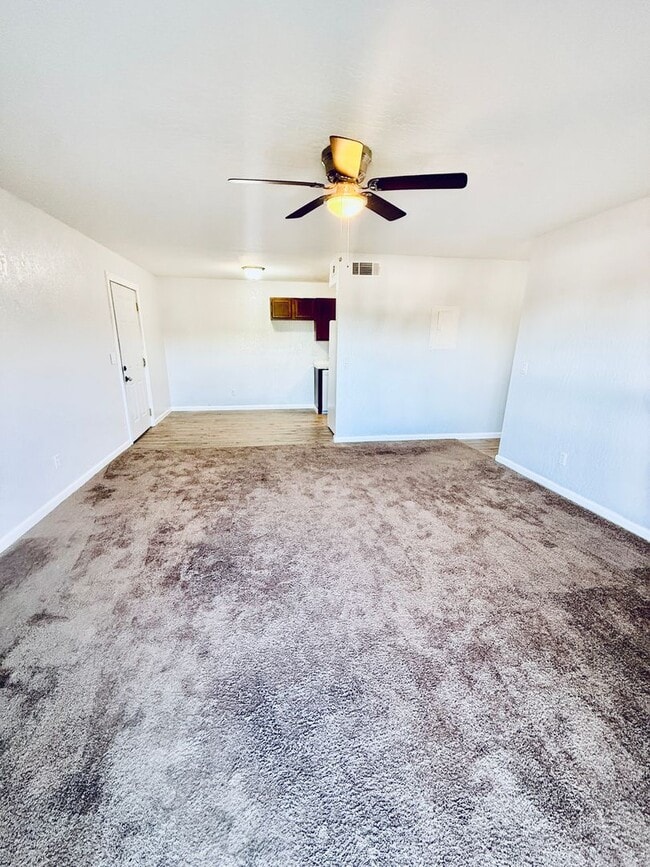 Building Photo - Low-Maintenance 2 Bedroom Condo with Modern Comforts