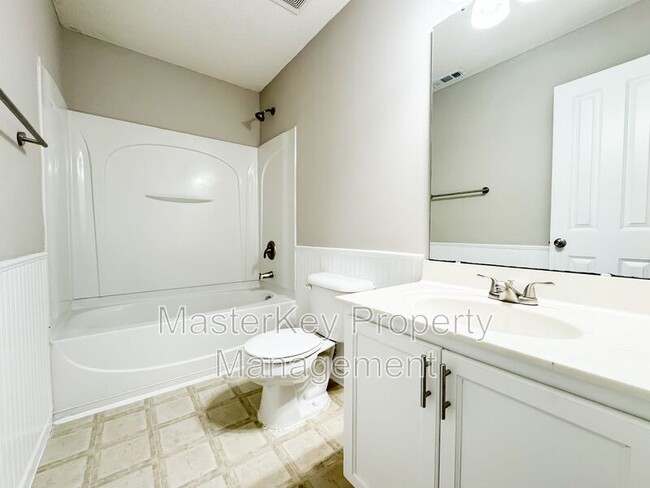 Building Photo - 6842 Harter Ct