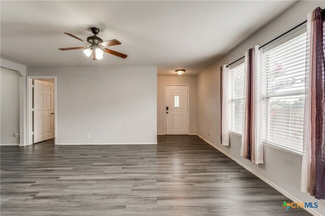 Building Photo - 309 Willow View