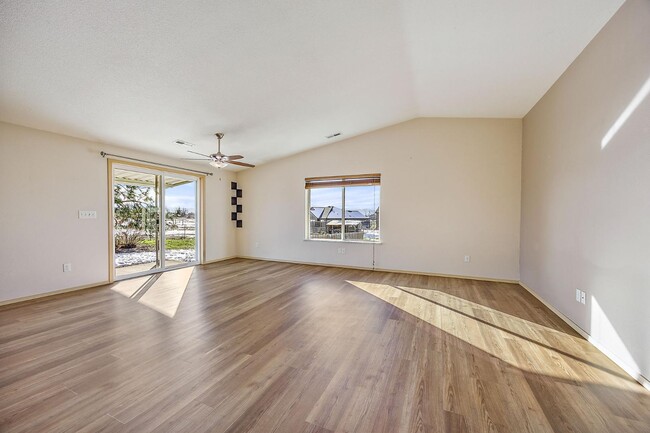 Building Photo - 6937 Lakeview Dr