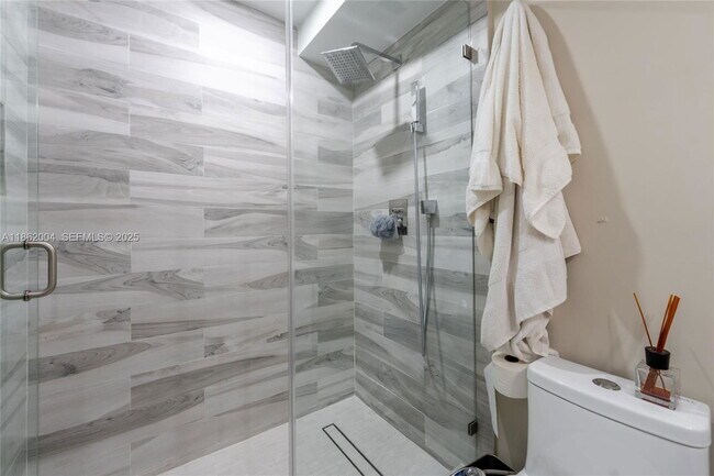 Building Photo - 16546 NE 26th Ave