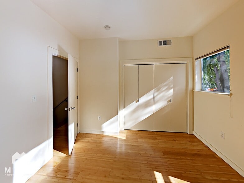 Building Photo - 1222 32nd St