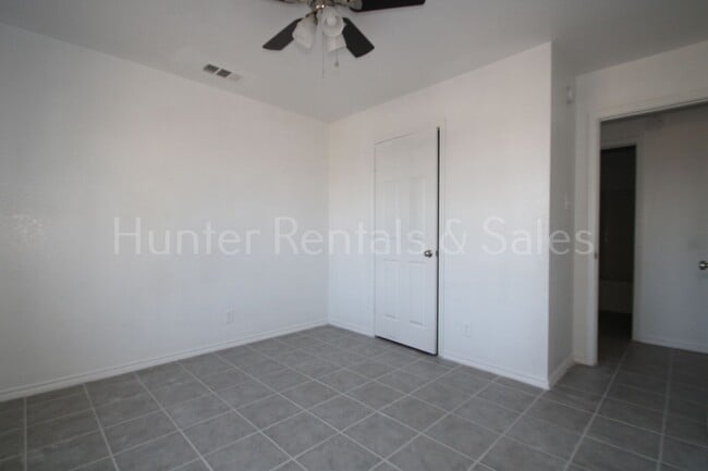 Building Photo - Exceptional!