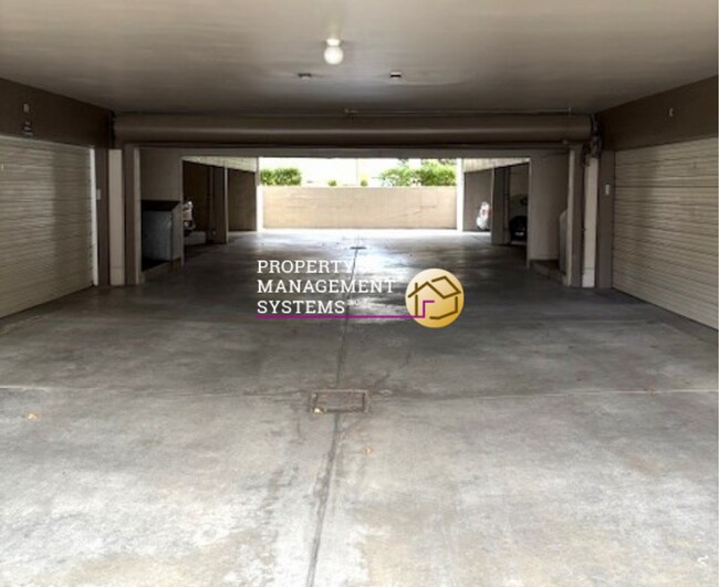 Building Photo - 2 Bedroom Condo in Gated Midvale Community