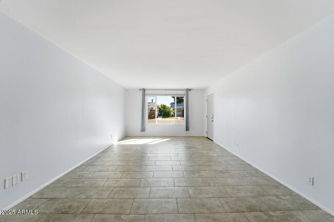 Building Photo - 1644 E Broadmor Dr