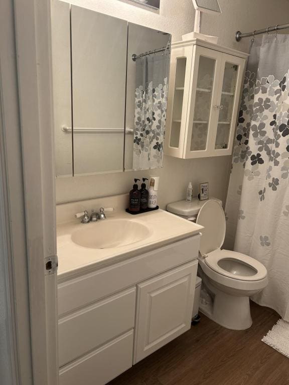 Building Photo - 2215 Poplar Dr