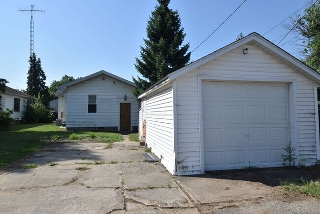 Building Photo - Mishawaka- near Bethel University, shoppin...