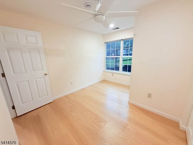 Building Photo - 2088 Edward Ct