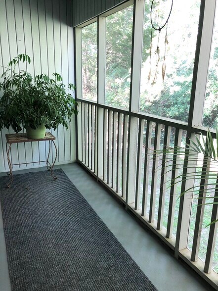 Building Photo - 1134 Village Creek Ln