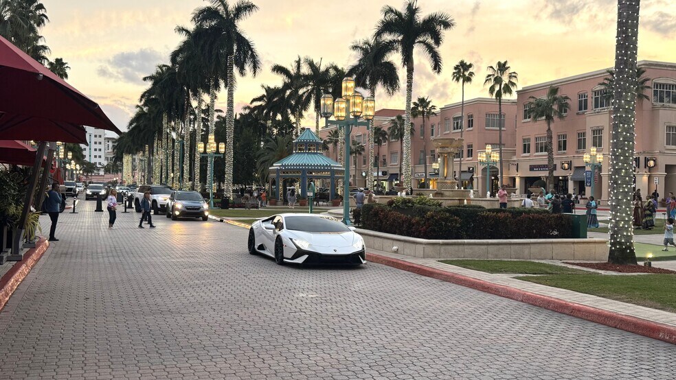 Building Photo - 951 De Soto Rd