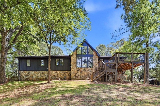 Building Photo - 4225 Twin Rivers Dr