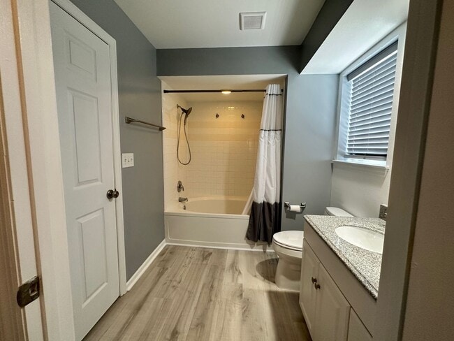 Building Photo - Gorgeous 2 bed/2 bath located in gated community!