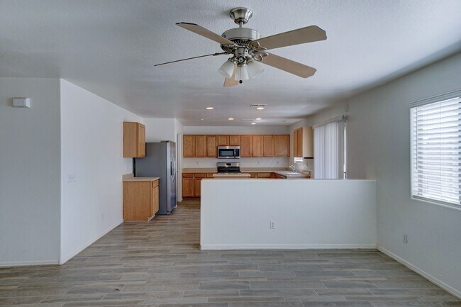 Building Photo - AVAILABLE NOW!!! Oversized Bedrooms in Johnson Ranch