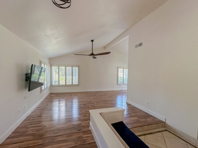 Building Photo - Stylish 4 Bedroom, 2 Bath Single-Story wit...