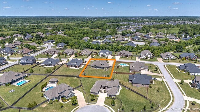 Building Photo - 1007 Bendelow Dr