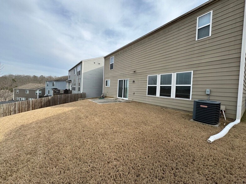 Building Photo - 1620 Shire Village Dr
