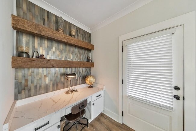 Building Photo - 320 Oak Arms Wy