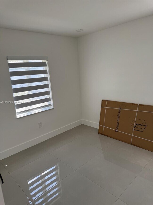 Building Photo - 464 Minola Dr