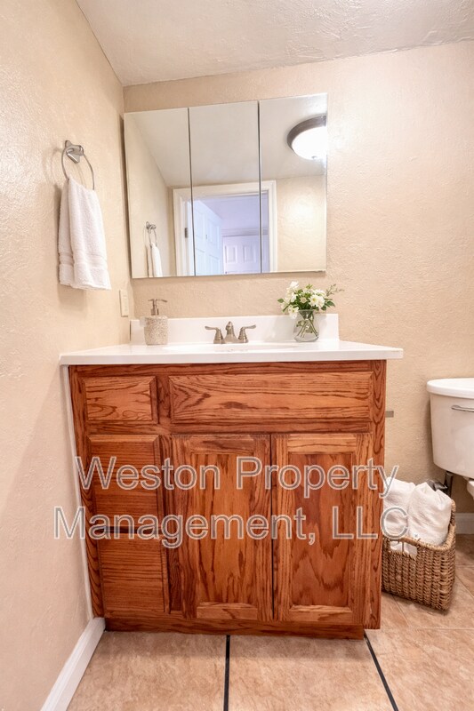 Building Photo - 6056 Northwest Expy