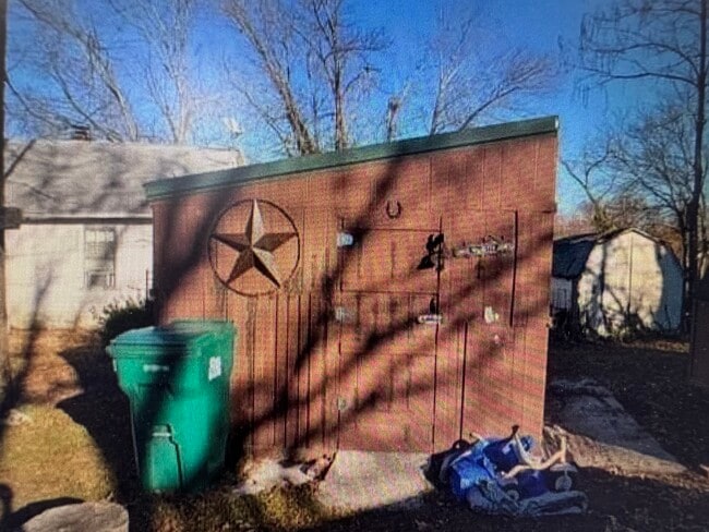 Building Photo - 202 E South St