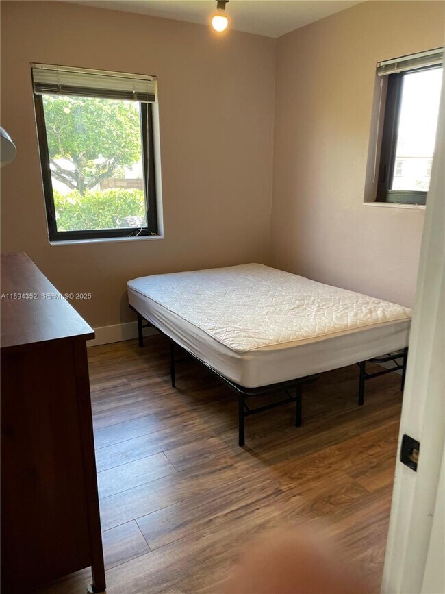 Building Photo - 8301 SW 27th Terrace