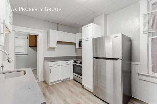 Building Photo - 196 W 8th Ave