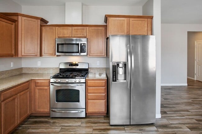 Building Photo - 3 Bed, Den and Loft West Las Vegas Beauty