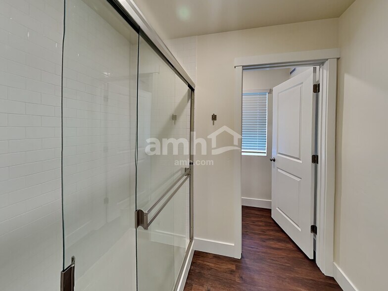 Building Photo - 1408 E Ludlow St