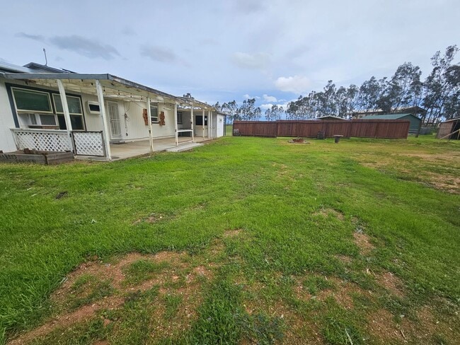 Building Photo - Spacious Home on 5 Acres For Rent!