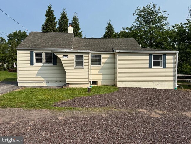 Building Photo - 2774 Woodland Ave