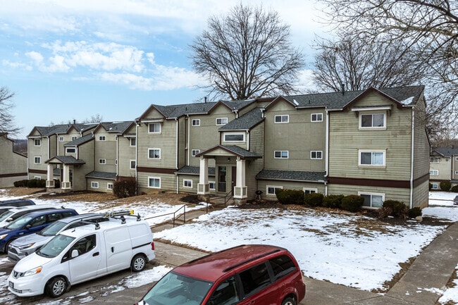 Building Photo - Chelsea Plaza