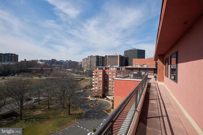 Building Photo - 1011 Arlington Blvd