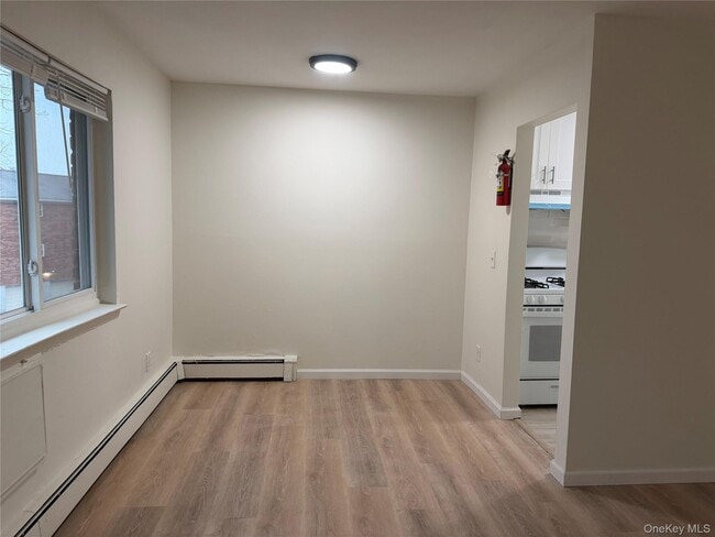 Building Photo - 2 Colonial Dr