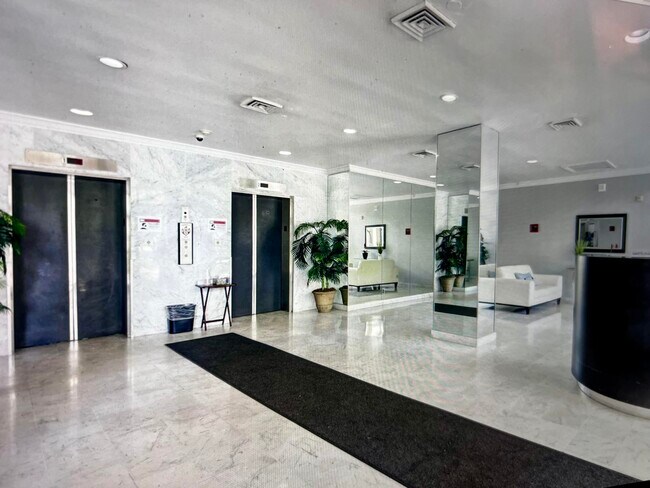 Building Photo - 2425 Presidential Way